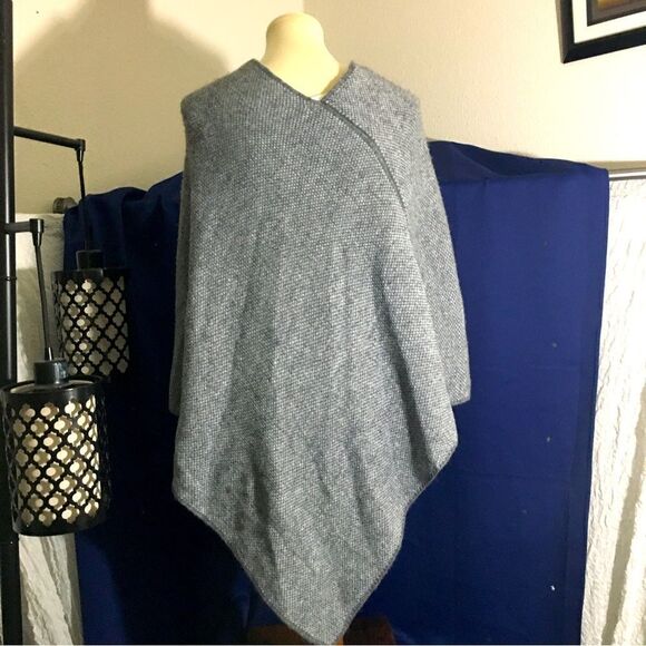 Fratelli Talli Gray Poncho Wool/Alpaca Blend - Picture 5 of 9